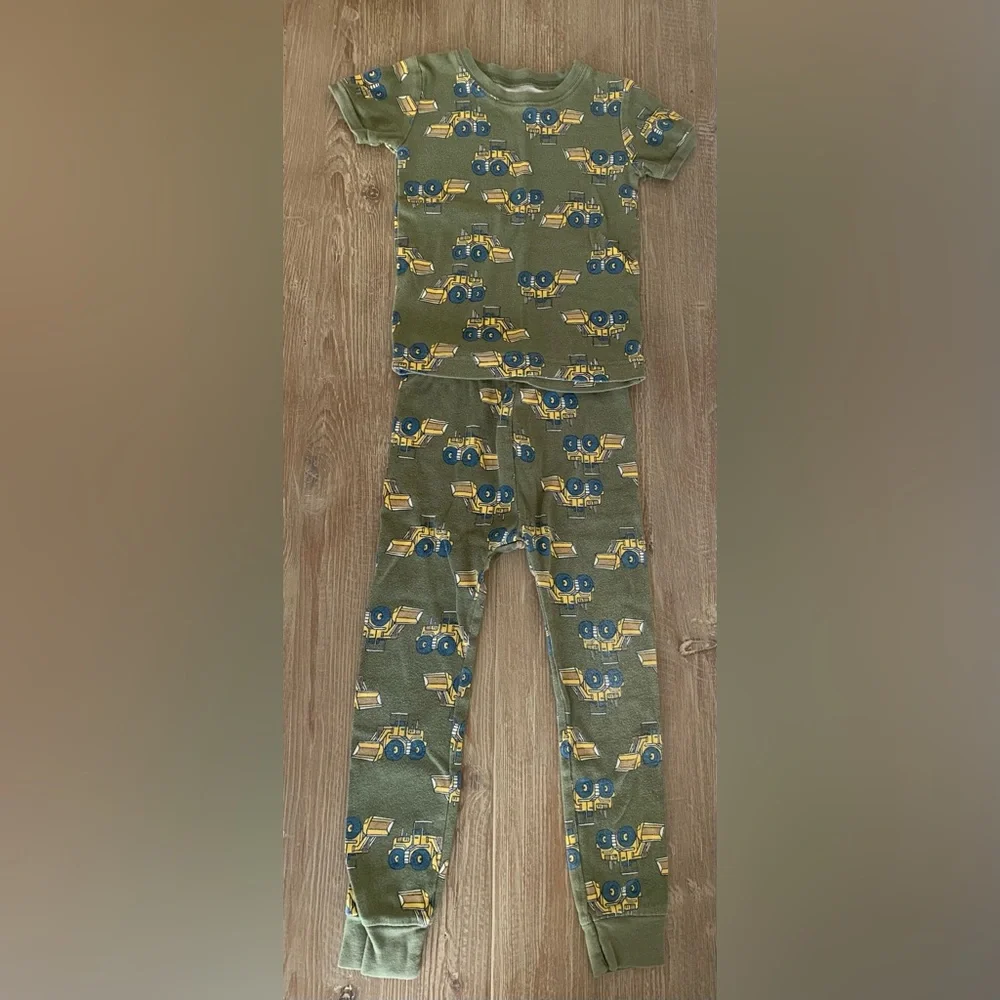 5 Sets of Colorful Kids' Graphic Pajama Sets - Picture 10 of 11